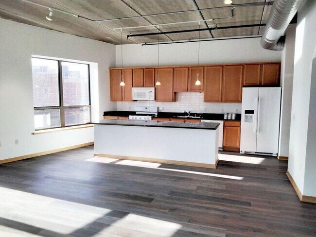 Building Photo - 210 S Water St