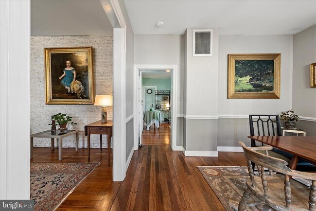 Foto del edificio - 320 S Loudoun St