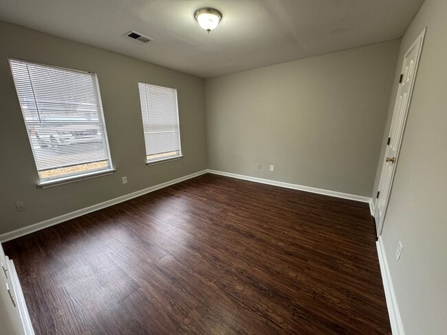 Foto del edificio - 2 Bedroom 2 Bath End Unit Townhome in Quiet Neighborhood Near I-20