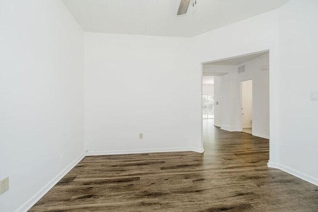Building Photo - 6563 Enclave Blvd