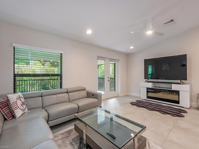 Building Photo - 1334 Center Ln