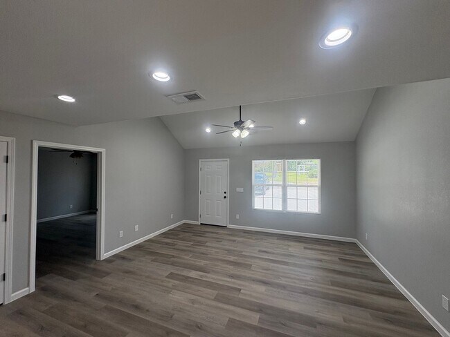 Foto del edificio - 3 Bed 2 Bath - New Construction Brick Homes