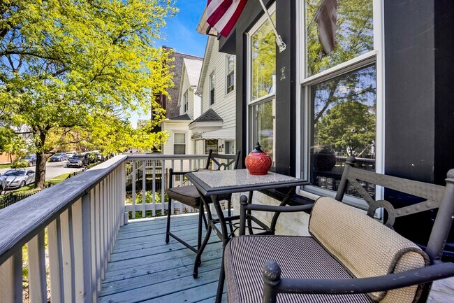 Foto del edificio - 3721 W Shakespeare Ave