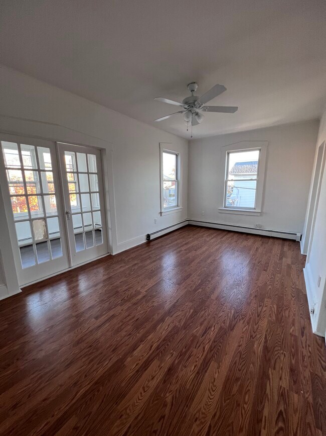 Living room - 722 Forest St