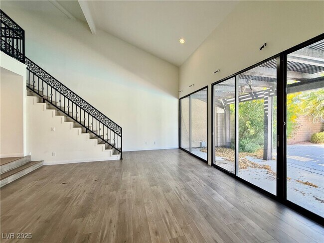 Foto del edificio - 920 Pinehurst Dr