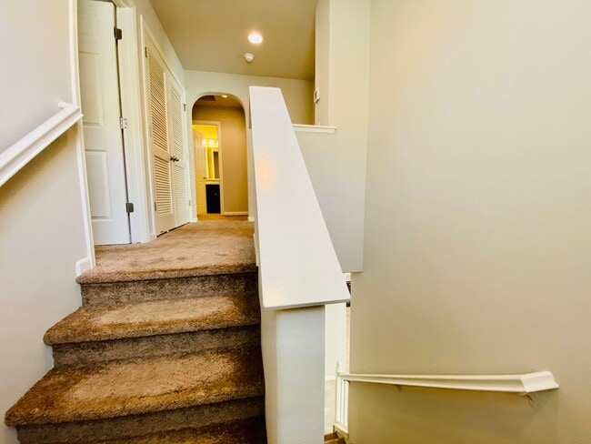 Foto del edificio - $2,250 DeWolf & Barstow, 3 Bedroom - Joy D...