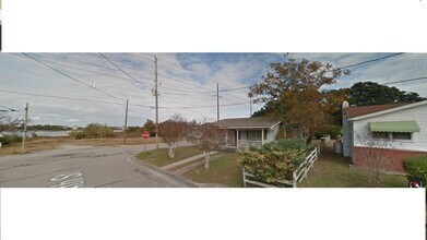 Building Photo - 308 N 14th St