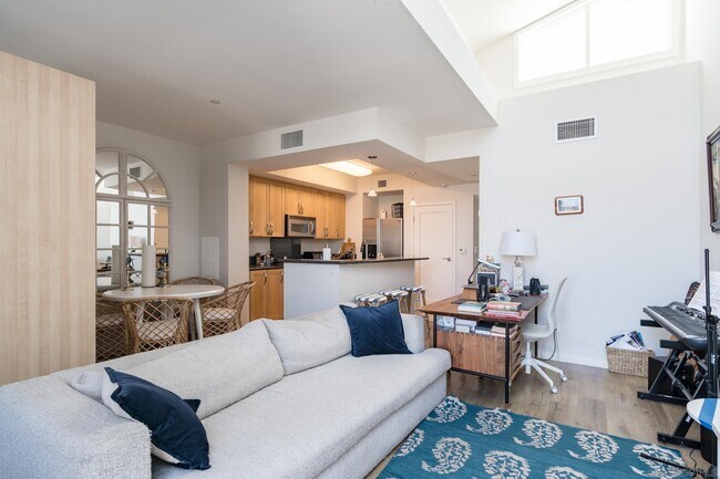 Building Photo - 5490 La Jolla Blvd