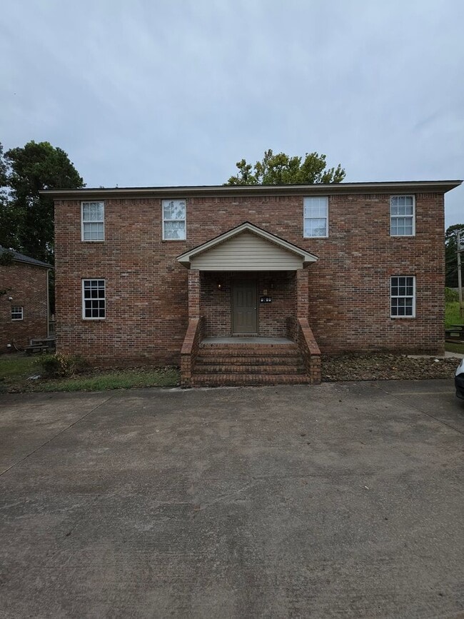 Building Photo - 116 E Carthage Ave