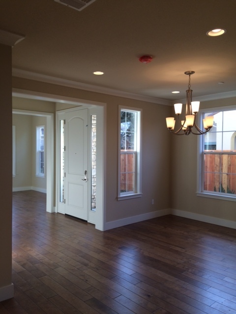 Building Photo - Beautiful home built in 2015. Great locati...
