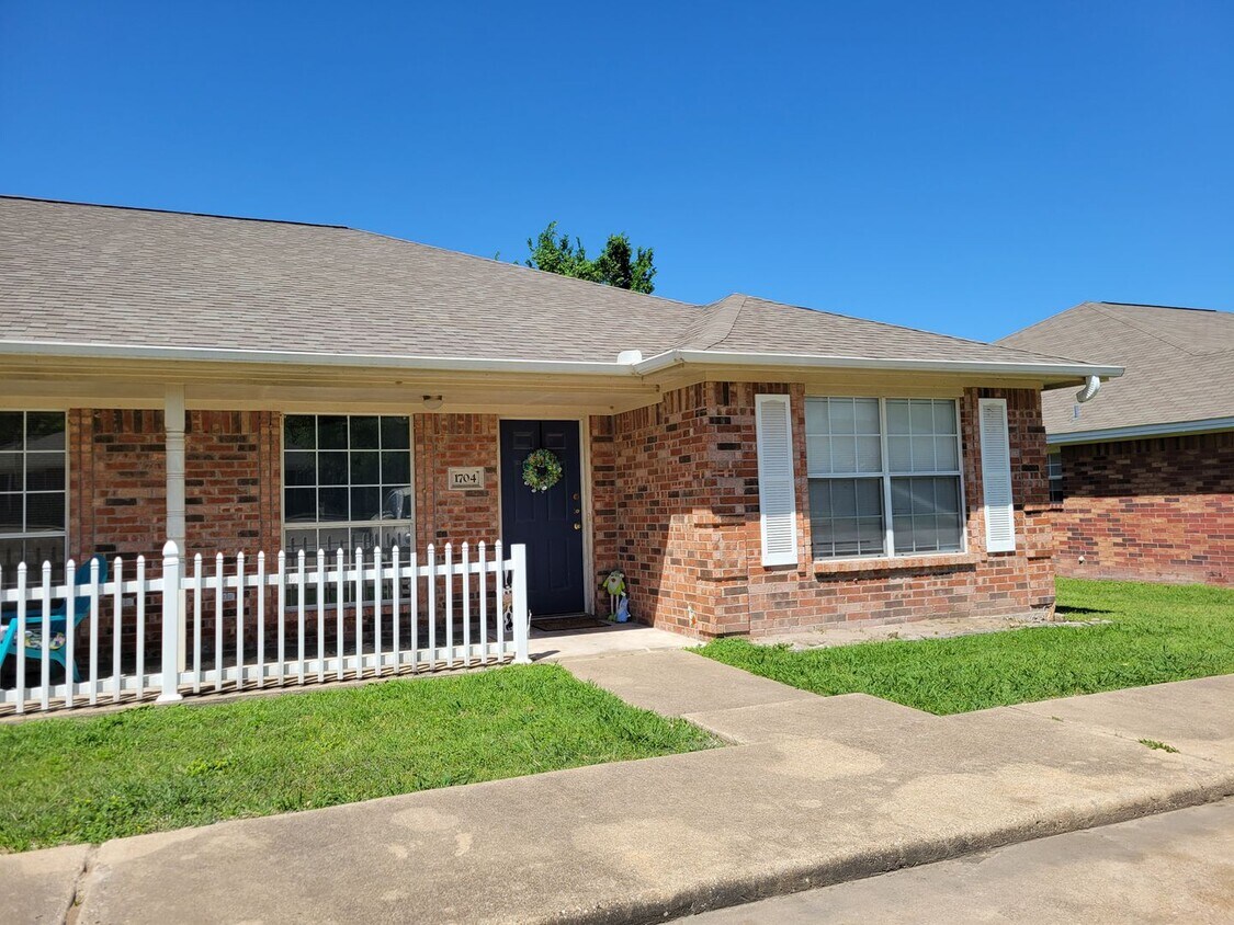 1704 Rock Hollow Loop, Bryan, TX 77807 House Rental in Bryan, TX