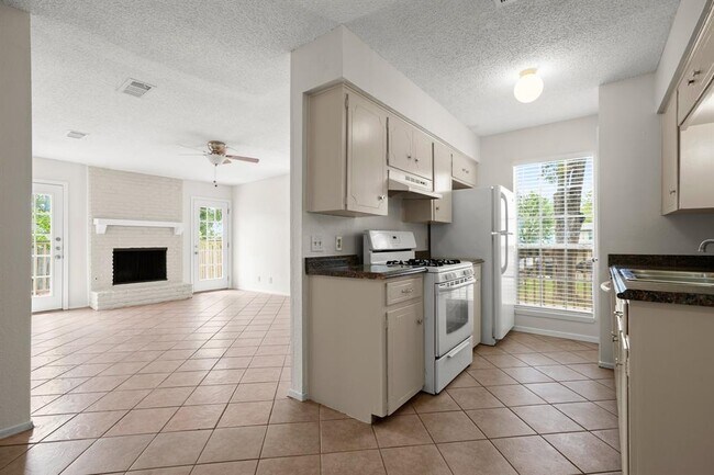 Foto del edificio - 1404 Valleyridge Cir