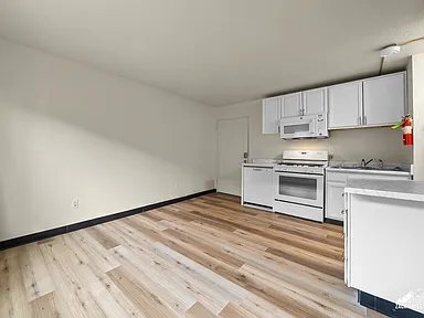 Building Photo - 618 Gambell St