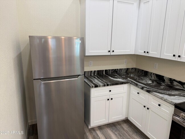 Foto del edificio - 217 W Estate Ln