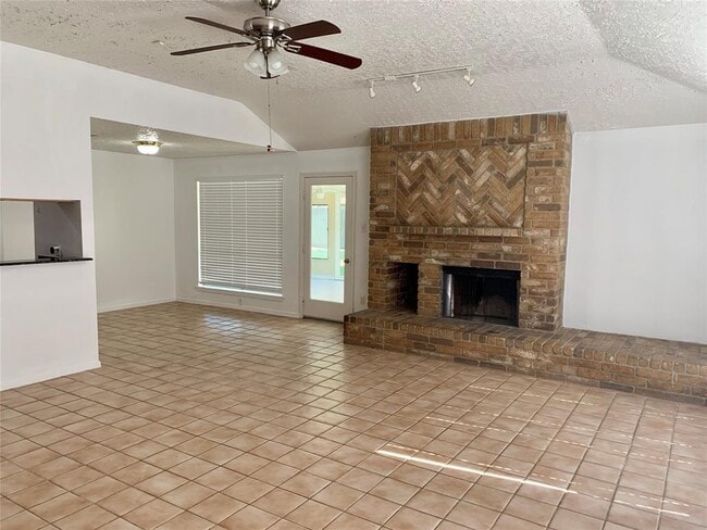 Building Photo - 2793 Spring Moss Dr