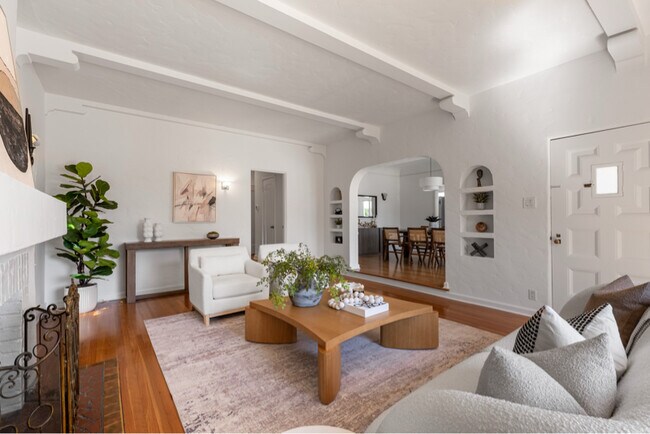Foto del edificio - 1125-1127 S Oakhurst Dr