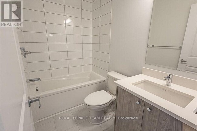 Photo du bâtiment - 915 Athenry Ct