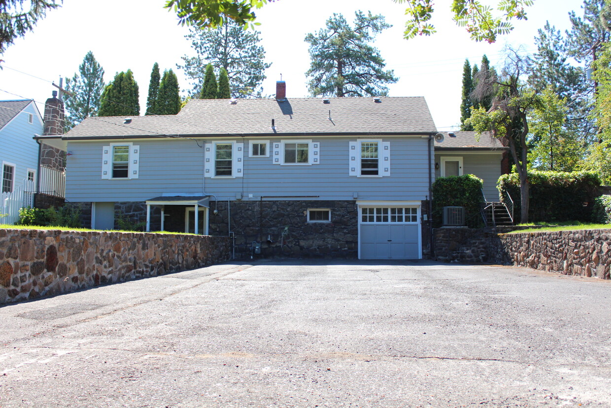 Foto principal - PETS CONSIDERED! Located in Bend's HISTORI...