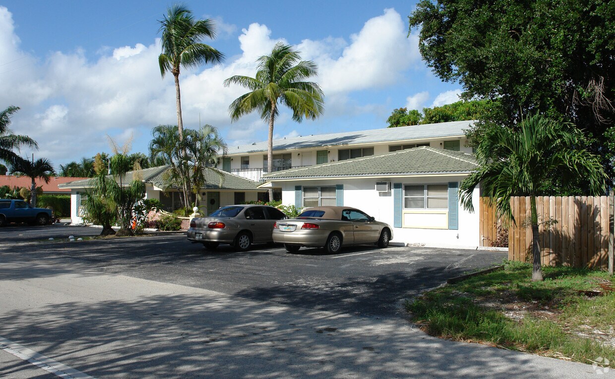 Building Photo - 909 SE 14th Ct