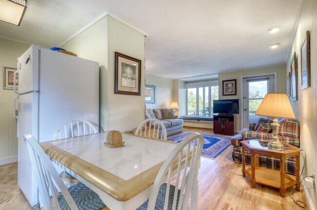 Building Photo - 395 Skyleaf Dr