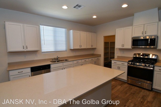 Building Photo - 4 br, 3.5 bath House - 7020 Solana Ridge Dr