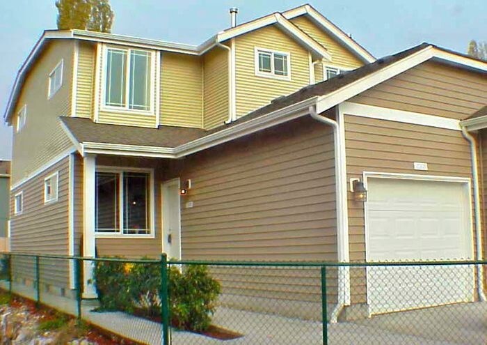 Primary Photo - 2223 180th St E