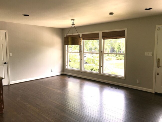 Foto del edificio - Meticulously Maintained Home in West Meade