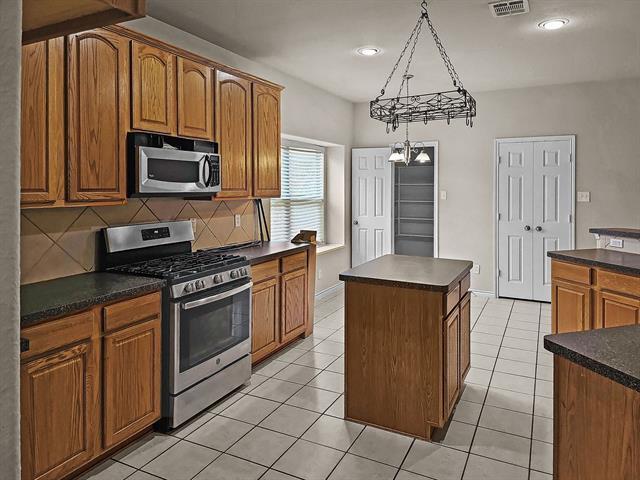 Building Photo - 1609 Lake Tawakoni Dr