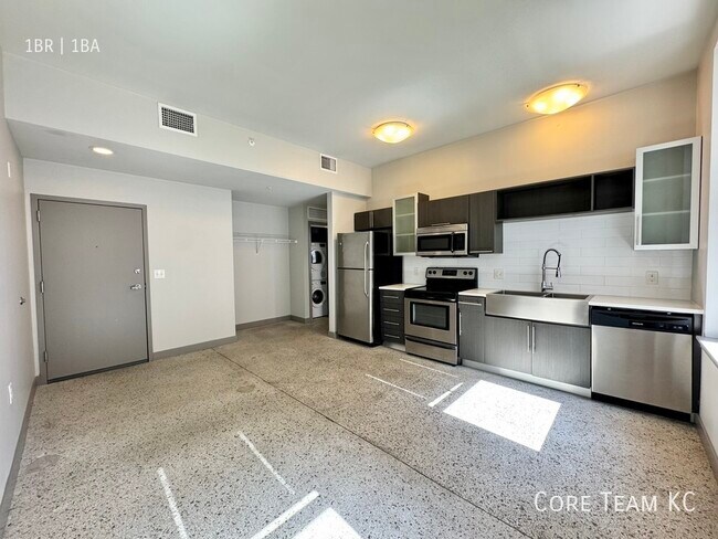 Foto del edificio - 306 E. 12th St.-910