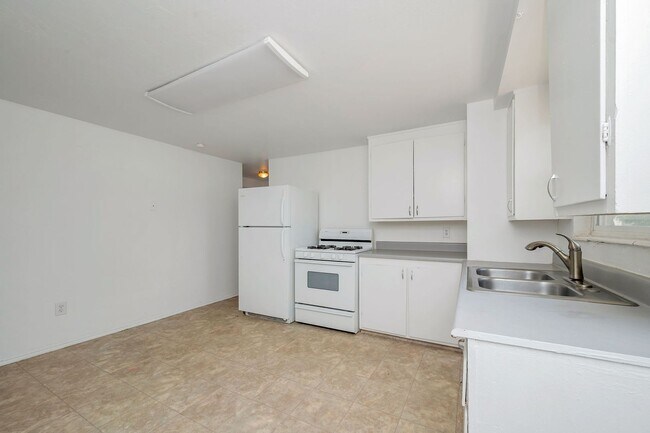 Foto del edificio - 8228 S 1750 W