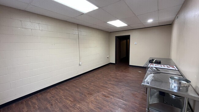 Building Photo - 1324 N Wentz St