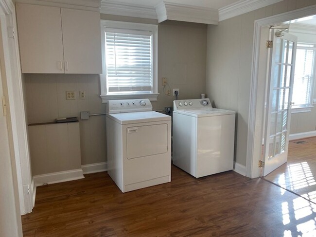 Foto del edificio - Ready for new tenants June 2025! Downtown ...