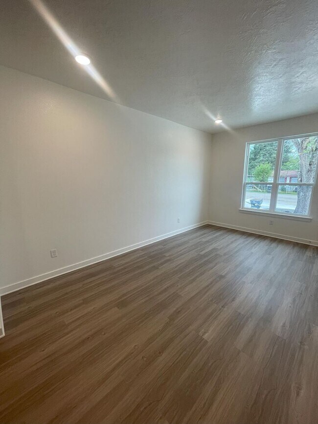 Foto del edificio - 1612 W 5th St