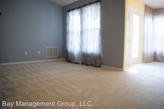 Building Photo - 9101 Lincolnshire Ct