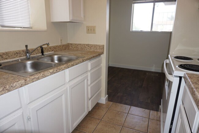 Foto del edificio - 8281 Ivy Dr