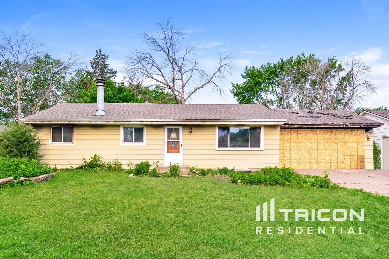 Foto principal - 7013 Knox Ave N