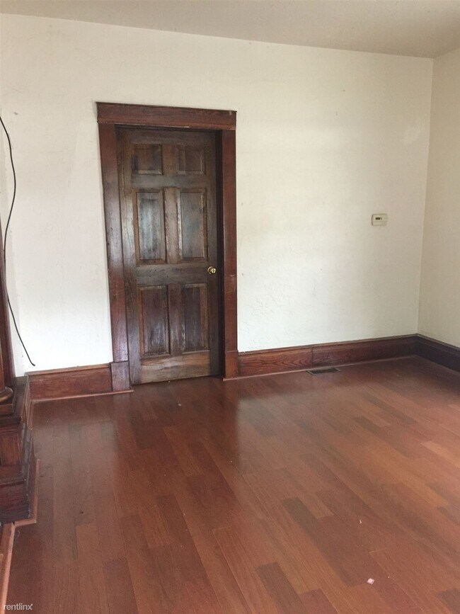 Building Photo - 6 br, 3 bath House - 902 Packard St AVAILA...