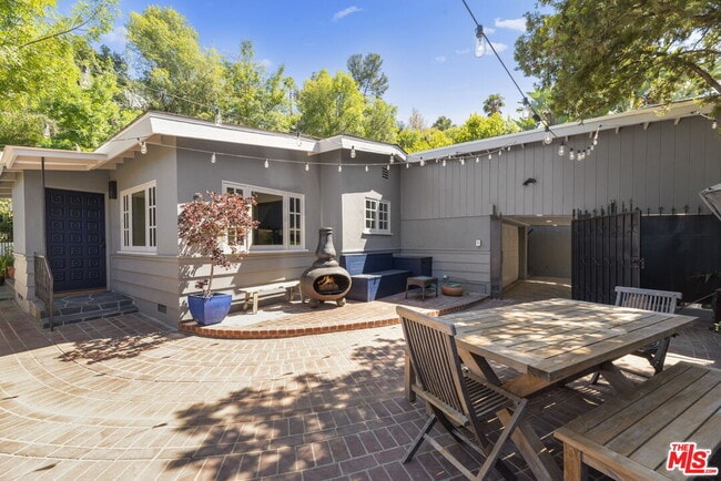 Building Photo - 2222 Sunset Crest Dr