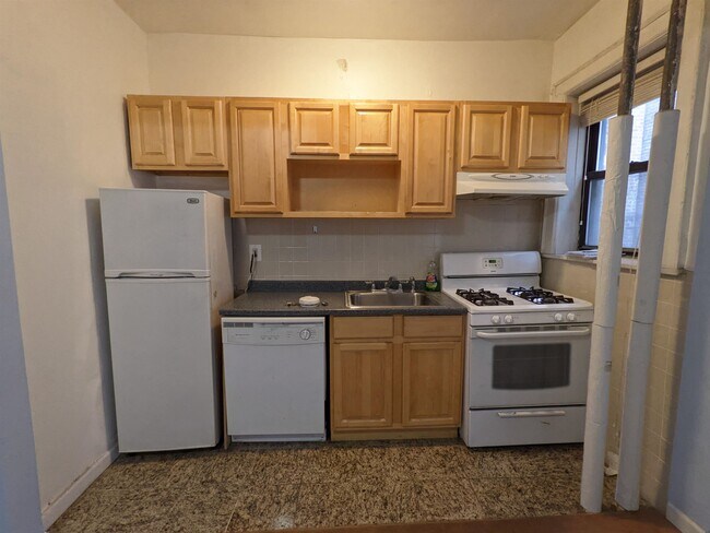 Building Photo - 56 Glenwood Ave