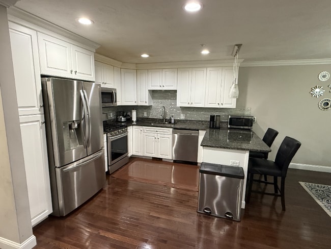 Building Photo - 37 Bristol Cir