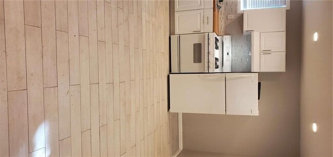 Building Photo - 1125 West Ave