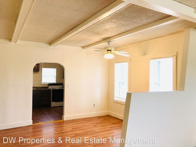 Building Photo - 2 br, 1 bath House - 1210 Ave E