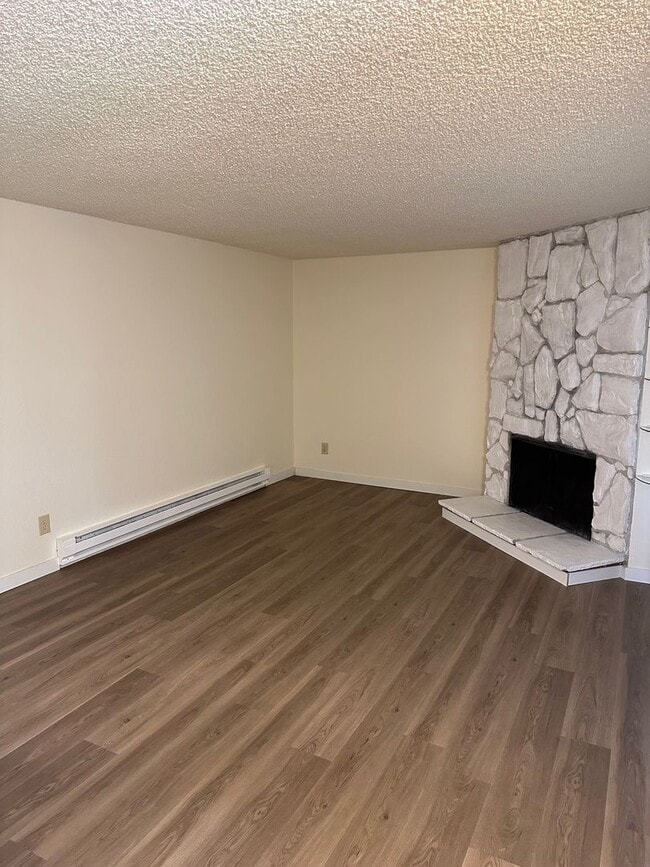Building Photo - 3 bed/ 2 bath condo in Lynnwood!
