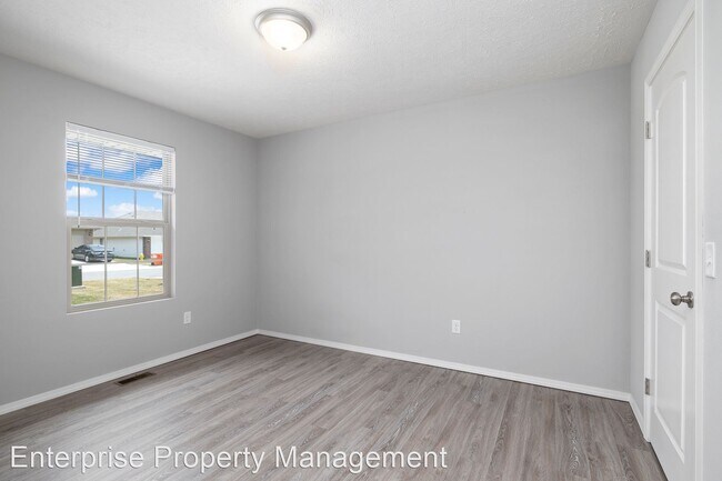 Building Photo - 3 br, 2 bath House - 1360 S Normandy Ave