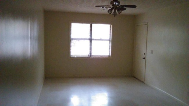 Building Photo - 1031B BARN OAK CT