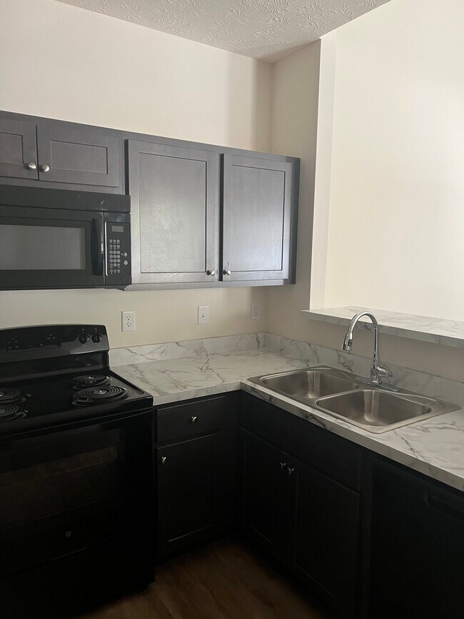 Foto del edificio - 709 Courtyard Ln
