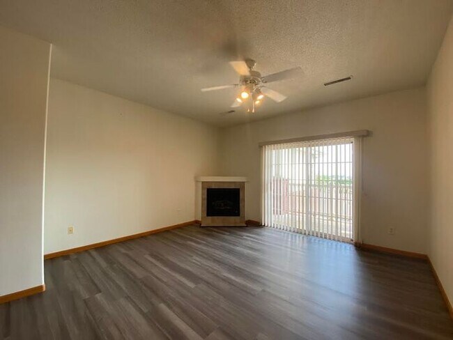 Building Photo - $1,300 | 2 Bedroom, 1 Bathroom Condo | Pet...