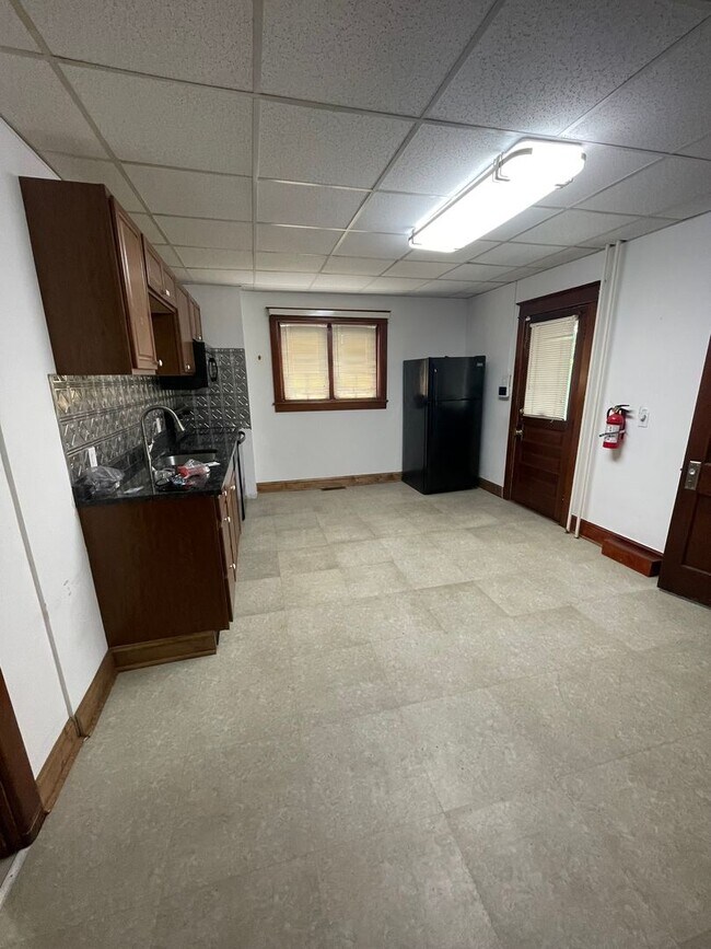 Building Photo - 1411 Easton Ave
