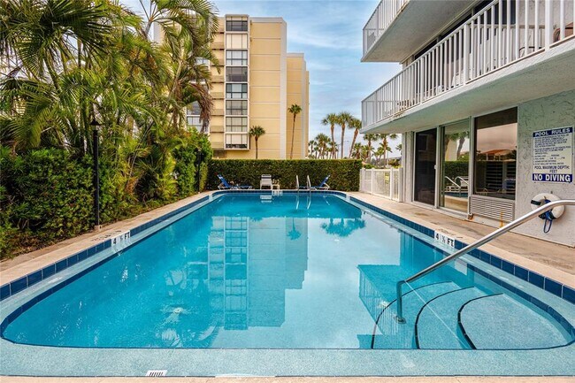 Building Photo - 800 Bayway Blvd