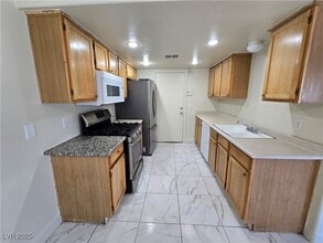 Building Photo - 9617 Pine River Ln Building Photo - 9617 Pine River Ln